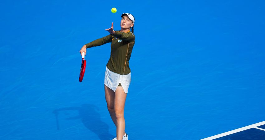 Elena_Rybakina_-_Toray_Pan_Pacific_Open_-_Day_4-DSC_6100